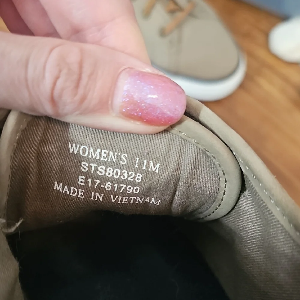 Sperry Tan Sneakers with White Soles - Picture 6 of 6